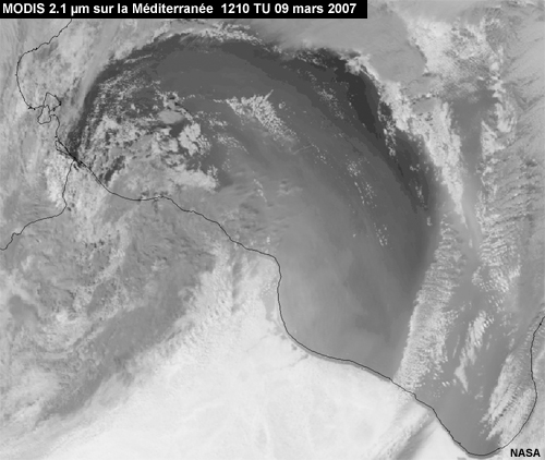 MODIS, canal 2.1 micromètres montrant la poussière sur la Mer Méditerranée le 09 mars 2007 à 1210 TU