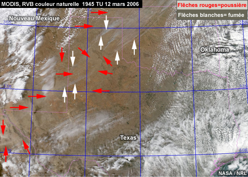MODIS, RVB couleur naturelle avec des flèches qui indiquent la poussière et la fumée sur les états U.S du Texas, Oklahoma et Nouveau Mexique le 12 mars 2006 à 1945 TU