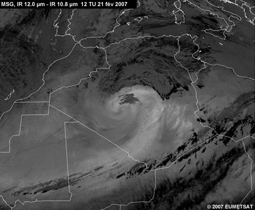 MSG, image IR 12 moins 10.8 micromètes montrant une tempête de poussière le 12 février 2007