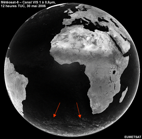 Image Météosat du disque complet, avec des flèches indiquant