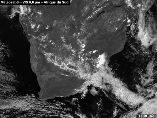 Visible à 0,8 micromètre au-dessus de l’Afrique du Sud