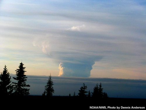 photo of March 2009 eruption of the Redoubt Volcano in Alaska