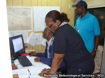 Pronosticadores en el trabajo, en Bridgetown, Barbados.