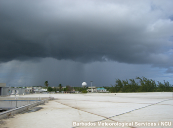 Tormentas en el aeropuerto internacional Grantley Adams, en Bridgetown, Barbados.
