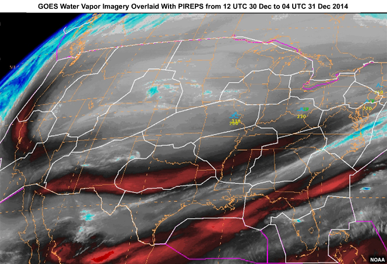 Animación de imágenes de vapor de agua con informes PIREP superpuestos, entre las 12 UTC del 30 de dicembre y las 04 UTC del 31 de diciembre de 2014.