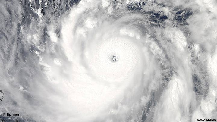 Imagen MODIS del ciclón tropical Sanba, de septiembre de 13, 2012