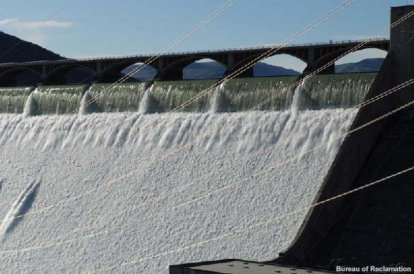 Grand Coulee Dam uses a series of drum gates to regulate releases.