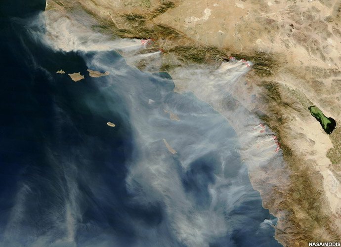 Satellite image of wildfires in southern California, 28 Oct 2003.