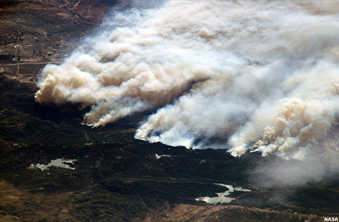 Astronaut photo of fires in the San Bernardino mountains, 26 Oct 2003.