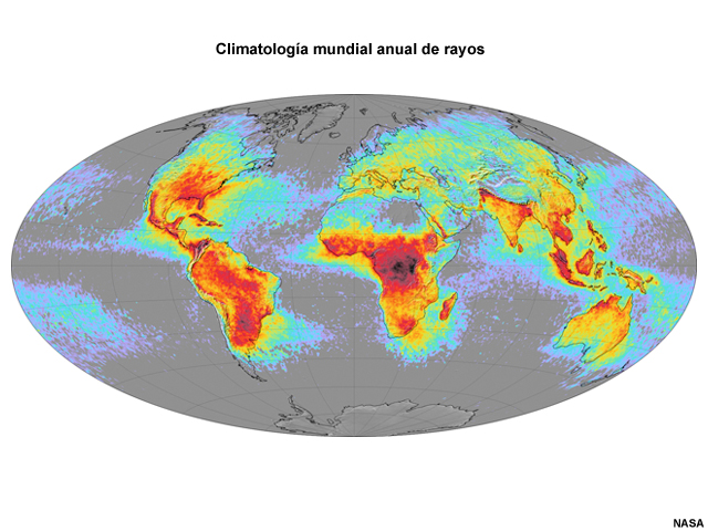 Climatología mundial anual de rayos sobre proyección Mollweide de áreas iguales. El máximo ocurre en África central.