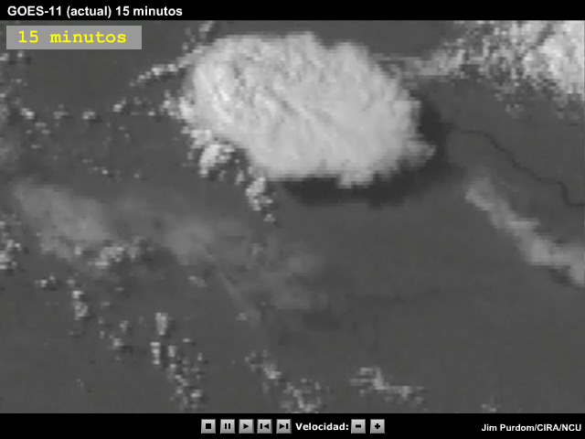 Animación de imágenes satelitales en el visible de una supercélula obtenidas a intervalos de 15 minutos desde el GOES-11.