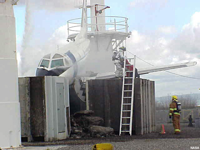 Simulacro de accidente aéreo para bomberos y otros socorristas.