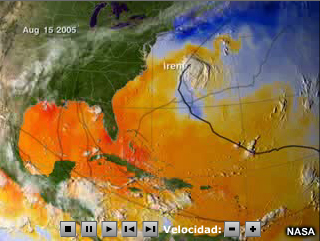 Animación de los huracanes capturados desde el satélite superpuestos a la temperatura de la superficie del mar durante la temporada de 2005.