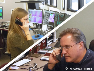 Un administrador de emergencias habla por teléfono con una pronosticadora