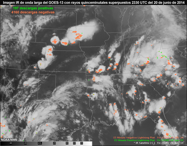 Pantalla del AWIPS del NWS con imagen del canal 4 IR del GOES-13 y datos de rayos 15 minutos superpuestos que muestra tormentas en las regiones centrales y orientales de los EE.UU. el 20 de junio de 2014