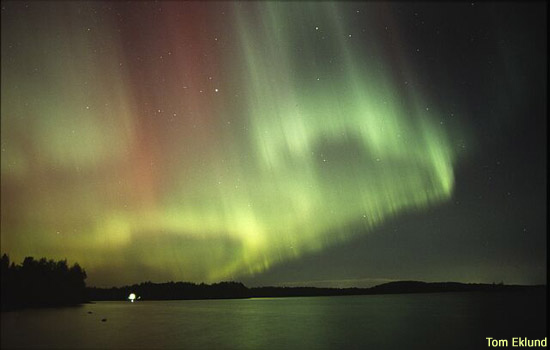 Auroral photograph by Tom Eklund.