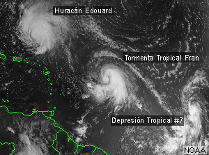 Imagen de satélite que muestra tres tormentas en el Océano Atlántico.