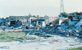 Casas fuertemente dañadas.