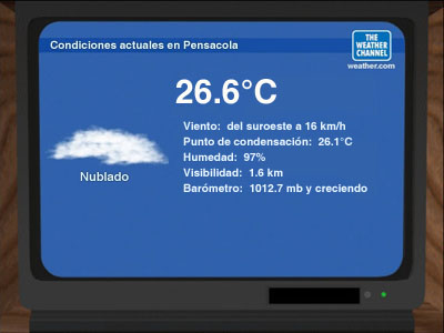 Pantalla de TV mostrando las condiciones actuales en Pensacola desde El Canal del Tiempo.