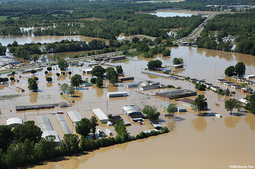 Foto de un reconocimiento aéreo de la inundación de Dyersburg, Tennessee (EE. UU.).