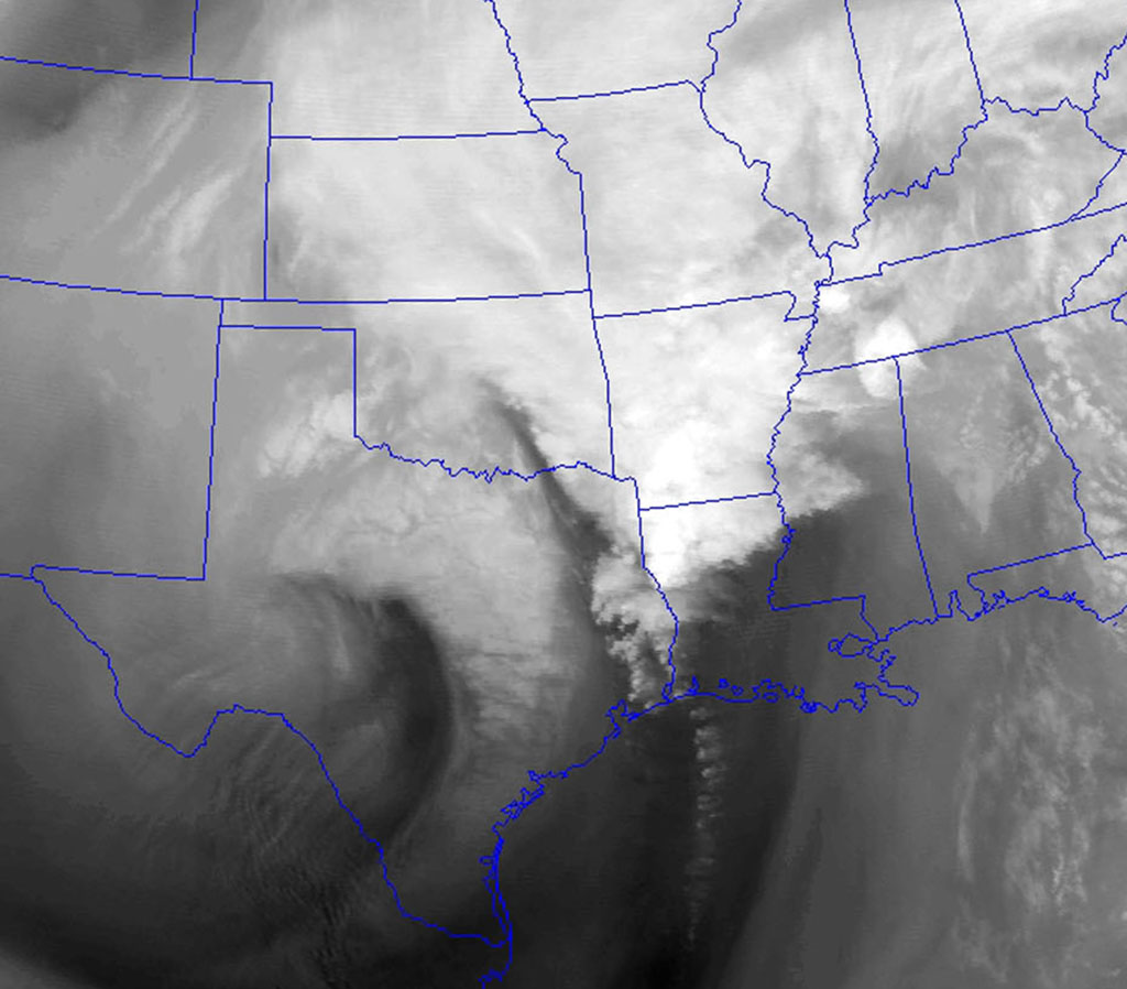 Satellite loop and surface observations for 2015 December 28.