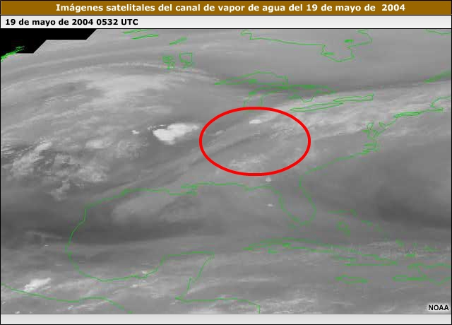 Secuencia de imágenes de vapor de agua que muestra la disipación de un evento de arco de convección del 19 de mayo de 2004. Se observa un anticiclón en la costa de la Carolina del norte que se desplaza hacia el sureste con el tiempo. En la zona de deformación al oeste del centro de alta presión (óvalo rojo) se nota una marcada pérdida de contraste entre el aire seco y húmedo a sus lados señala el movimiento del anticiclón en el curso de la secuencia de imágenes.