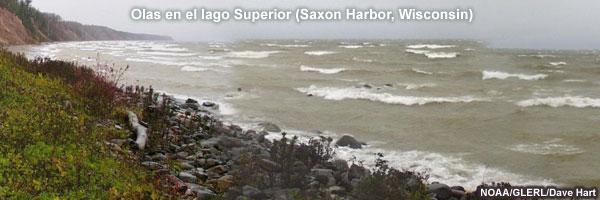 Foto panorámica de las olas en el lago Superior (Saxon Harbor, Wisconsin).