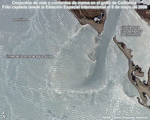Conjuntos de olas y corrientes de marea, golfo de California. Foto captada desde la Estación Espacial Internacional el 9 de mayo de 2006.