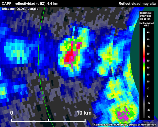 Área horizontal pequeña con ecos de reflectividad de aproximadamente 60 dBZ.