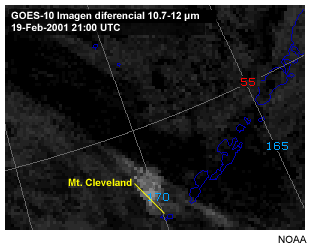 Erupcin volcnica de monte Cleveland en un producto del canal de 11 micrmetros menos el canal de 10,7 micrmetros del GOES-10.