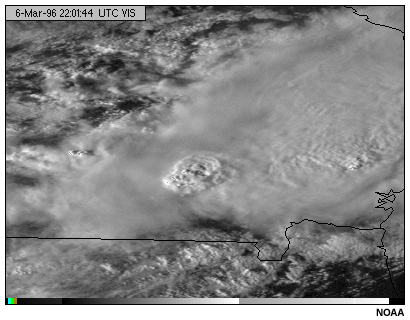 Esta imagen muestra cumulonimbos en el canal visible del GOES-8