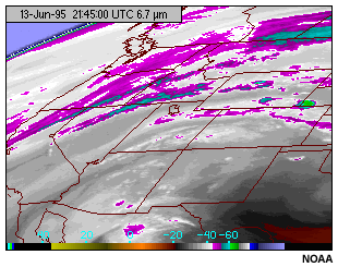 Imagen del canal de vapor de agua de 6,7 micrmetro del GOES-8 que muestra el efecto limbo/temperaturas de emisin reducidas a medida que aumenta el ngulo de barrido