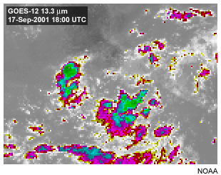 Esta imagen muestra cumulonimbos en el canal de dixido de carbono de 13,3 micrmetros del GOES-12.