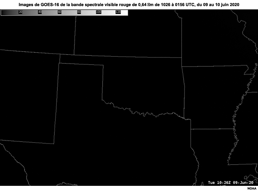 Images en boucle de GOES-16/Est du spectre visible de 0,64 µm sur le Texas et l'Oklahoma de 1026 à 0156 UTC, du 09 au 10 juin 2020