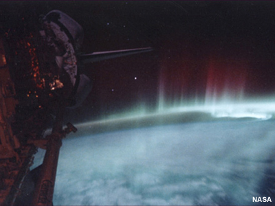 Una aurora vista desde el transbordador espacial.