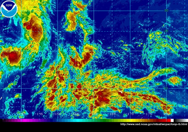 Imágenes IR realzadas en las cuales se observan sistemas convectivos sobre el Pacífico occidental tropical, incluidos varios sistemas convectivos de mesoescala y un ciclón tropical.