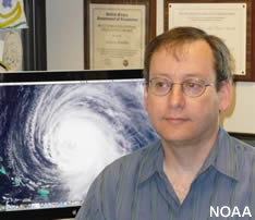 Dr. James Franklin, Pronosticador del Centro Nacional de Huracanes