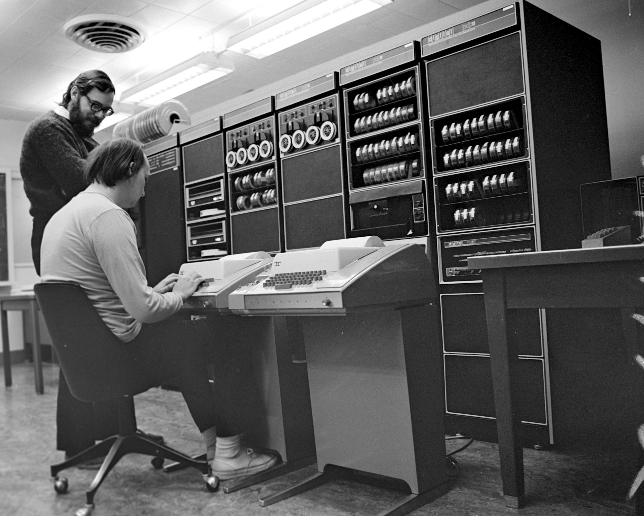 https://www.meted.ucar.edu/ucar/unix/media/images/Ken_Thompson_(sitting)_and_Dennis_Ritchie_at_PDP-11_(2876612463).jpg