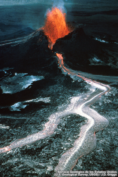 Fuente y flujo de lava de Pu'u O'o, en Hawai.